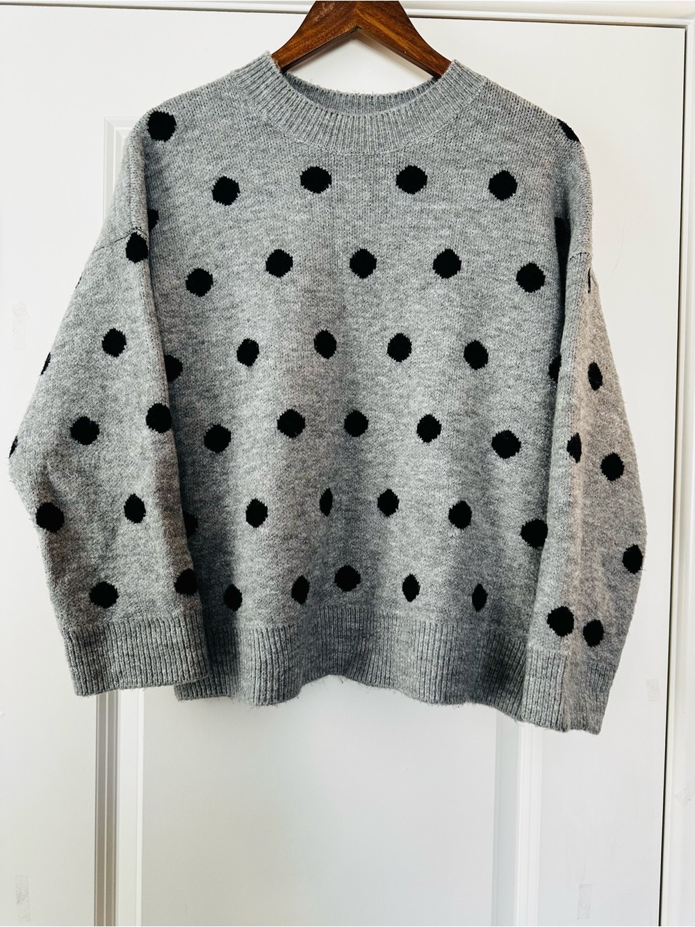Chelsea & Theodore Gray Black Polka Dot Chunky Soft Crewneck Sweater Medium